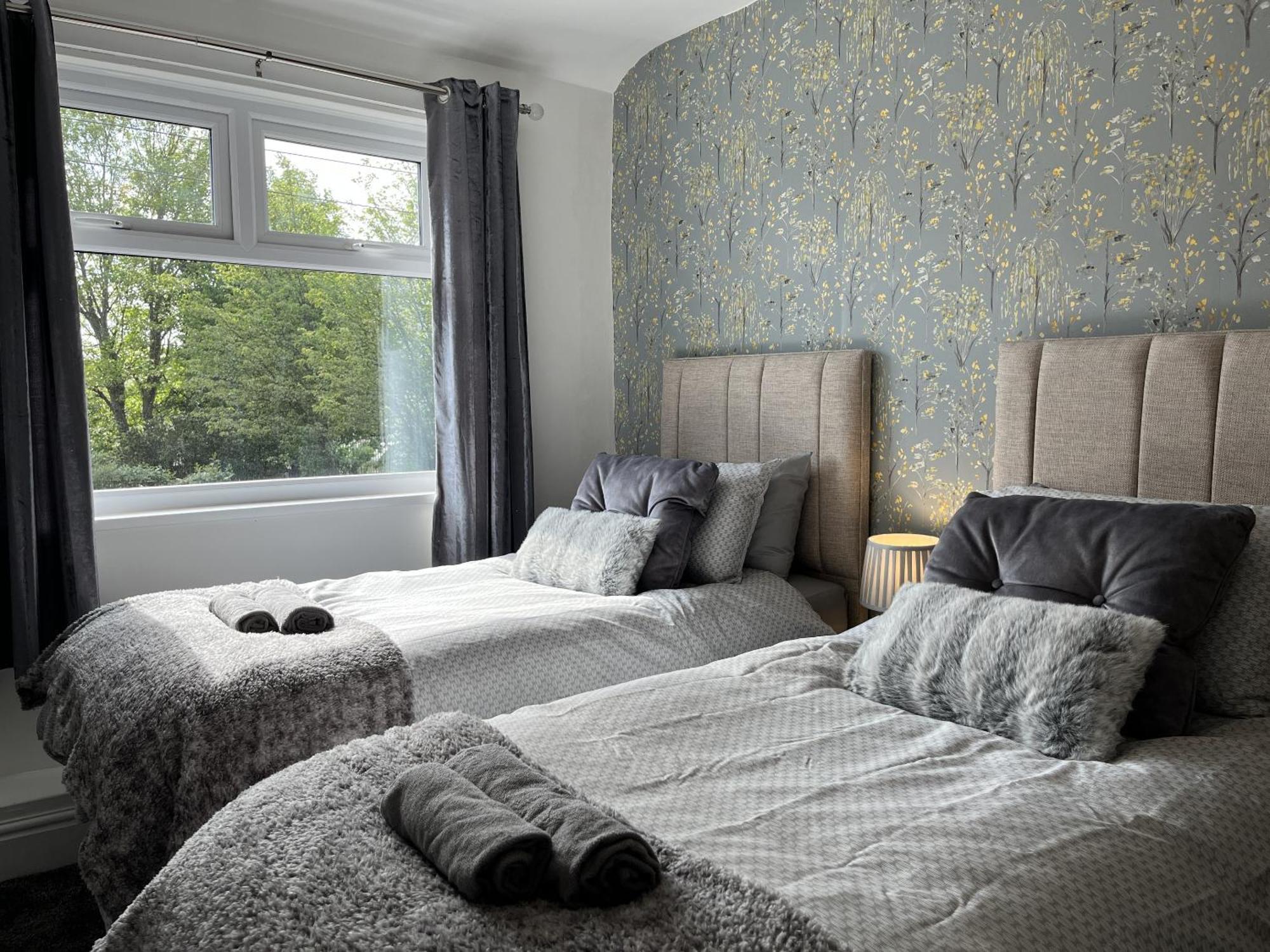 Modernised Central Wigan Townhouse Sleeps Up To 6 Εξωτερικό φωτογραφία